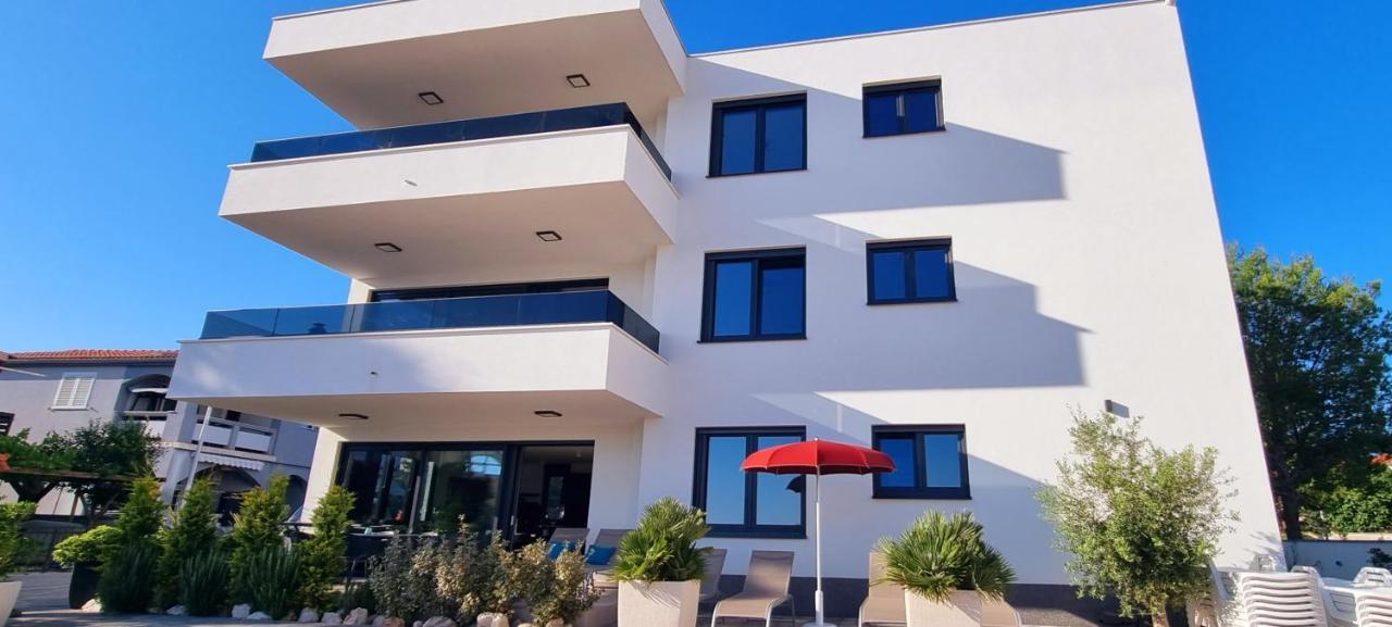 Dinary Apartman Vir Exterior photo